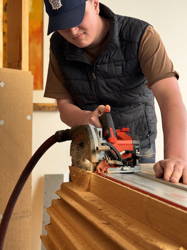 Zimmerer an der Säge